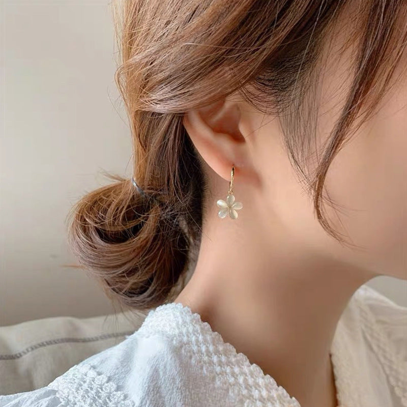 Zirconium Butterfly Wreath Earrings Are Simple In Personality