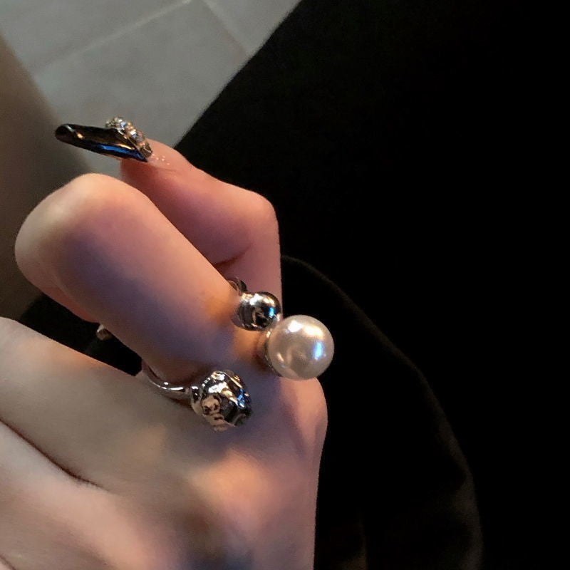 Women's Fashion Temperament Pleated Irregular Ring