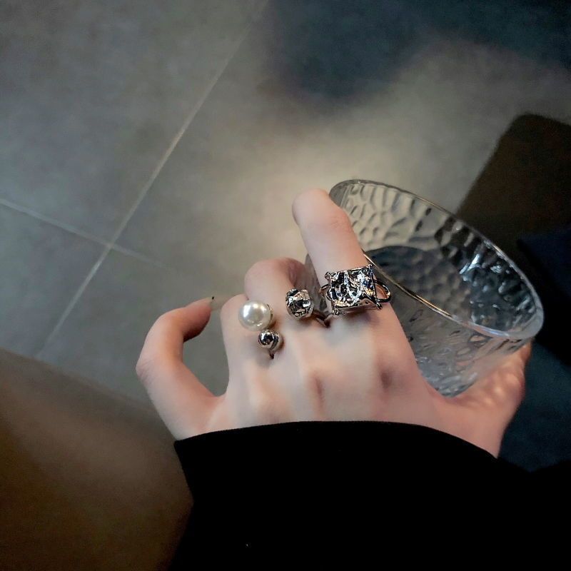 Women's Fashion Temperament Pleated Irregular Ring