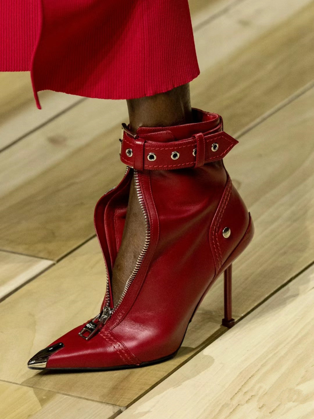 Shaped High Heeled Metal Pointed Buckle Boots