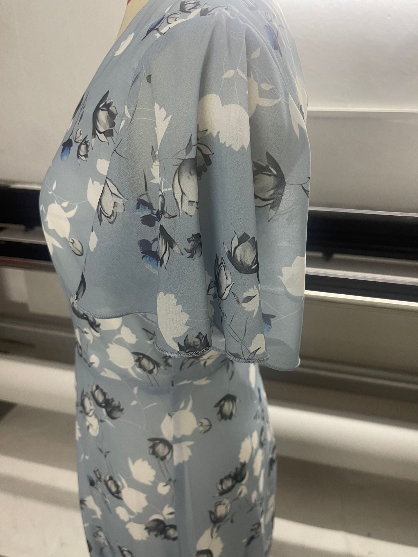 Temperament Commute Slimming V-neck Short Sleeve Printed Waist-controlled Dress