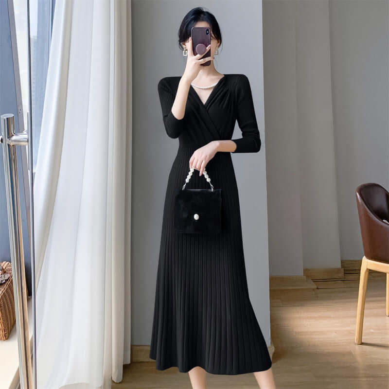 French Retro Pearl Chain Knitted Dress - Product information: Pattern: solid color Color: blue, white-apricot, red, black Waist Type: Mid waist Size: S,M,L,XL Popular elements: Three-dimensional decoration chain Style: pullover Main fabric composition: Po