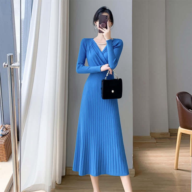 French Retro Pearl Chain Knitted Dress - Product information: Pattern: solid color Color: blue, white-apricot, red, black Waist Type: Mid waist Size: S,M,L,XL Popular elements: Three-dimensional decoration chain Style: pullover Main fabric composition: Po