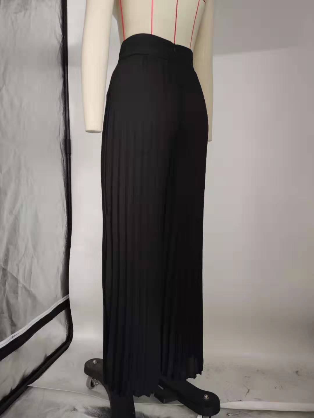 Pleated wide-leg pants