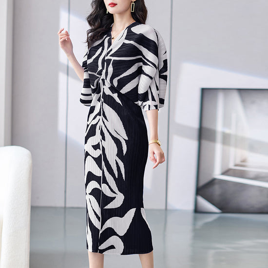 Fashion V-neck Bat Three-quarter Sleeve Temperament Style Formal Dress