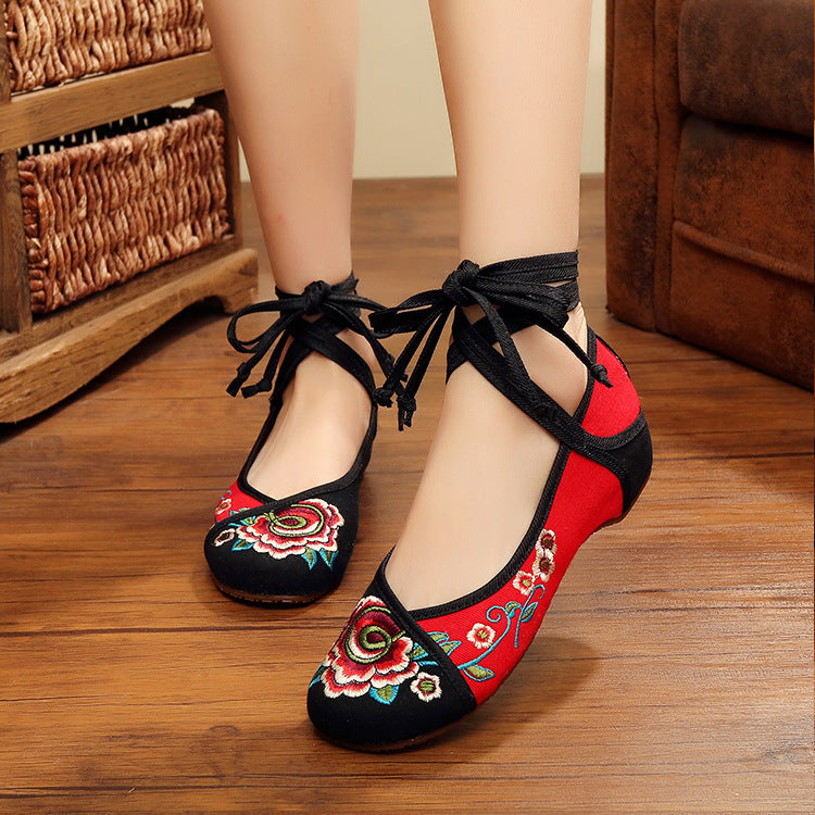 Embroidered cloth shoes