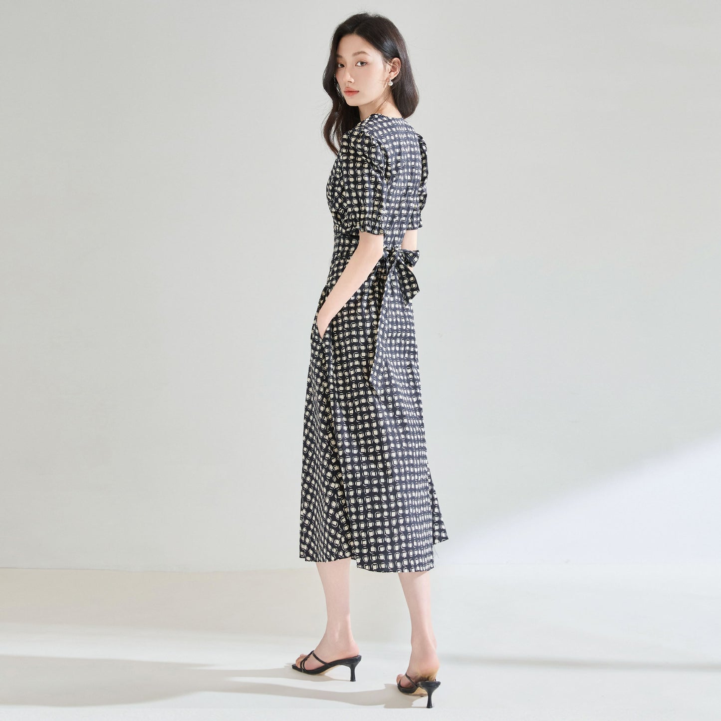 Black And White Lattice Pattern V-neck Lace Up Waist Slimming Cotton A- Line Mid-length Dress