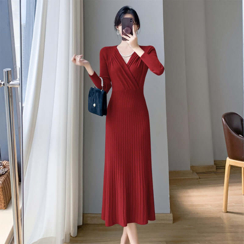 French Retro Pearl Chain Knitted Dress - Product information: Pattern: solid color Color: blue, white-apricot, red, black Waist Type: Mid waist Size: S,M,L,XL Popular elements: Three-dimensional decoration chain Style: pullover Main fabric composition: Po